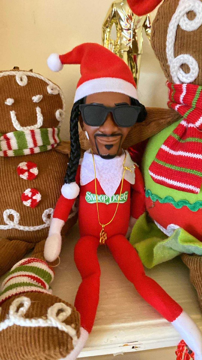 JEdwardsHolt's tweet image. Decorated for #Christmas early this year and I’m not even ashamed. 😛🎅🏻🎄 #snooponastoop