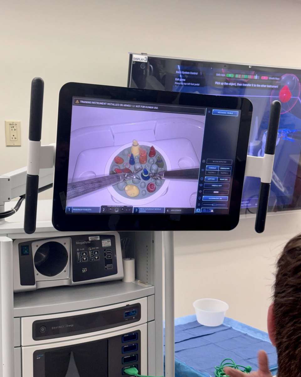 ColumbusHS_Mia's tweet image. Our Pre-Med Club got hands-on time with the Da Vinci surgical robot at South Miami Hospital, guided by Columbus alumni. Brotherhood in action. #CPride #Adelante