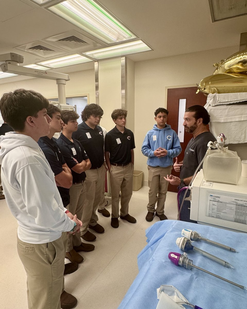 ColumbusHS_Mia's tweet image. Our Pre-Med Club got hands-on time with the Da Vinci surgical robot at South Miami Hospital, guided by Columbus alumni. Brotherhood in action. #CPride #Adelante