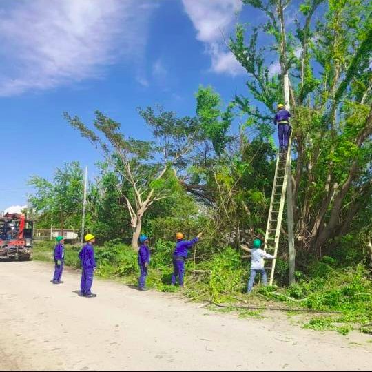 La tarea continúa para nuestra brigada de línea de <a href="/ETECSA_Cuba/">ETECSA</a> #PinardelRío, esta vez en la localidad llamada Cantón del  municipio Rafael Freyre en #Holguín. 
#EtecsaConCuba