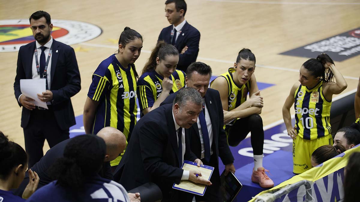 🏆 2025 Kadınlar Cumhurbaşkanlığı Kupası

Fenerbahçe Opet 🆚 Çimsa ÇBK Mersin

📆 3 Aralık Çarşamba - 19.00
📍 Ankara Spor Salonu