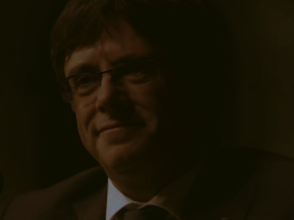 MainatJM's tweet image. Trobeu les diferències en la il·luminació segons el convidat.