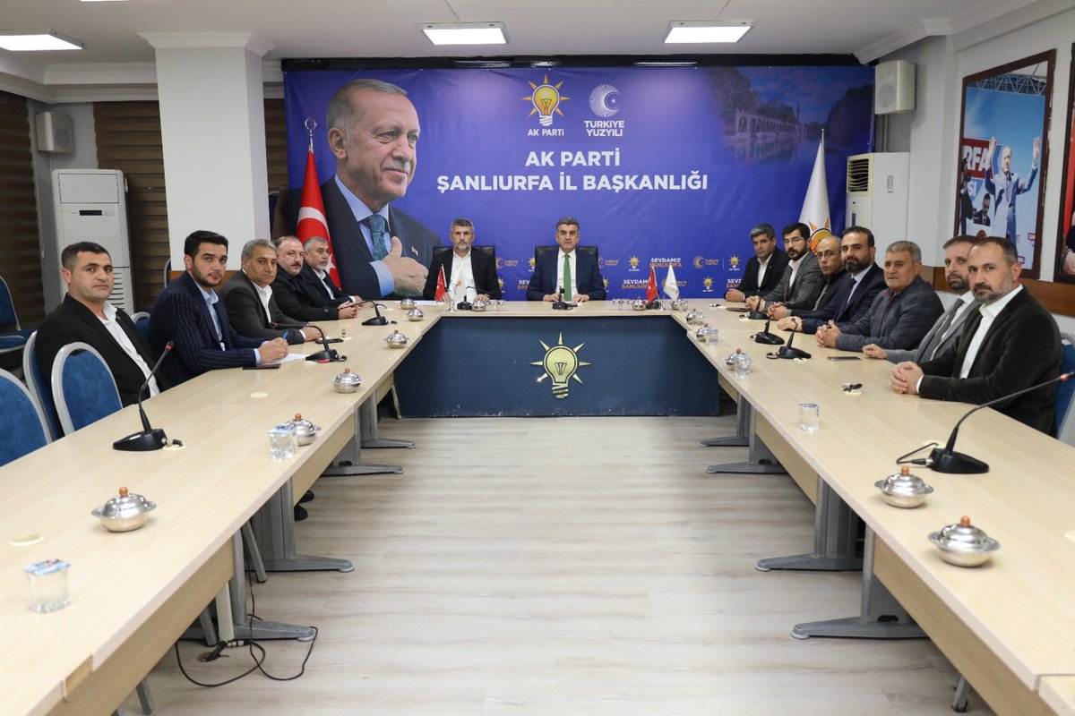 İl Başkanımız <a href="/milhamigunbegi/">M.İlhami GÜNBEGİ</a> başkanlığında, Teşkilat Başkanımız <a href="/SbrKnk/">Sabri KONAK</a> ve ilçe koordinatörlerimizin katılımlarıyla istişare ve değerlendirme toplantımızı gerçekleştirdik.

Her ilçemizde, her sokakta ve her hanedeki hemşehrilerimizin gönüllerini kazanacağız. 

#30GündeŞanlıurfa