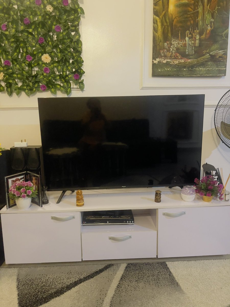 scarce_moon's tweet image. 50 inches Hisense smart TV...400k
TV console...100k

Please help RT🙏
#declutter #householditemsforsale