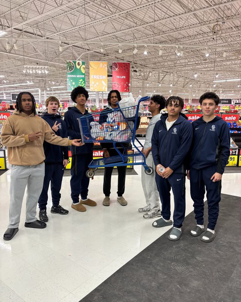 OEHS_GoWolves's tweet image. Our Boys and Girls Varsity Basketball Teams stepped up in a big way today! 🏀❤️ We are proud of our student-athletes for leading with heart on and off the court! Helping to sort and organize donations for families in need. Proud of our student-athletes.