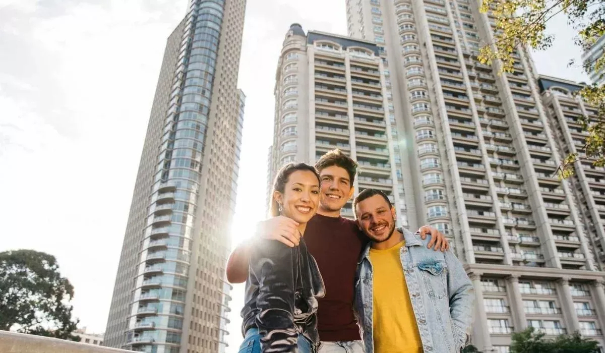 FHomegroup's tweet image. El mercado multifamiliar en Orlando es una opción estable para inversionistas. Ofrece alta demanda, rentas sólidas y retornos entre 6 % y 8 %. Construye patrimonio en dólares con una inversión estratégica. Descubre más oportunidades en nuestra web.

floridahomegrouprealty.com/propiedades-mu…