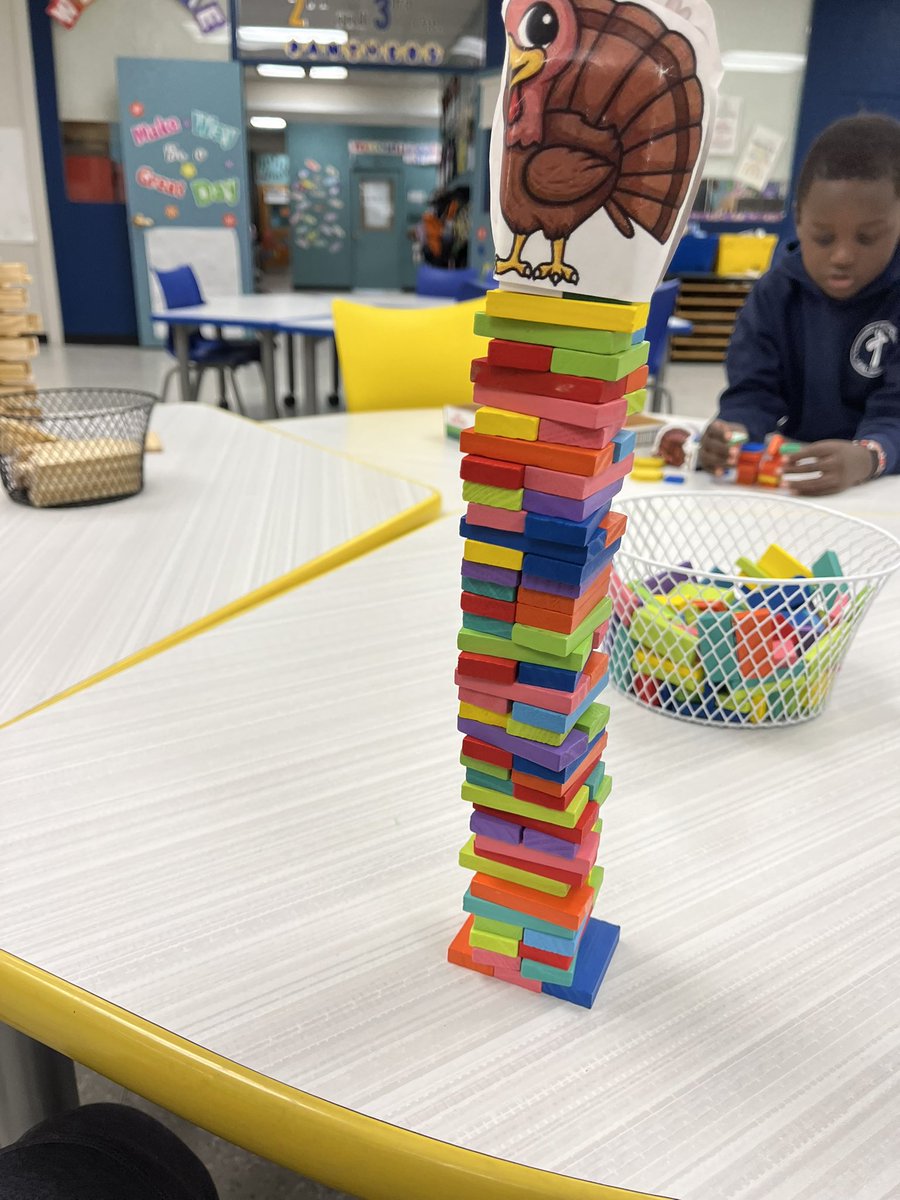 SteamMrs's tweet image. Mrs. Schappert’s class built turkey towers to watch for farmer #steam @LopatES