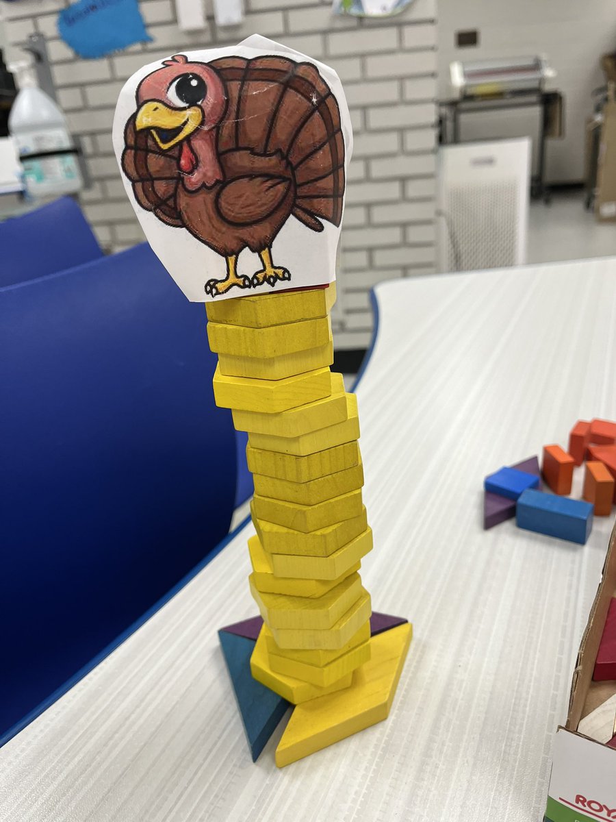 SteamMrs's tweet image. Mrs. Schappert’s class built turkey towers to watch for farmer #steam @LopatES