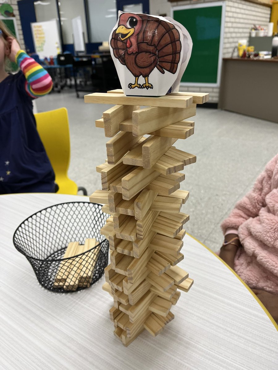 SteamMrs's tweet image. Mrs. Schappert’s class built turkey towers to watch for farmer #steam @LopatES