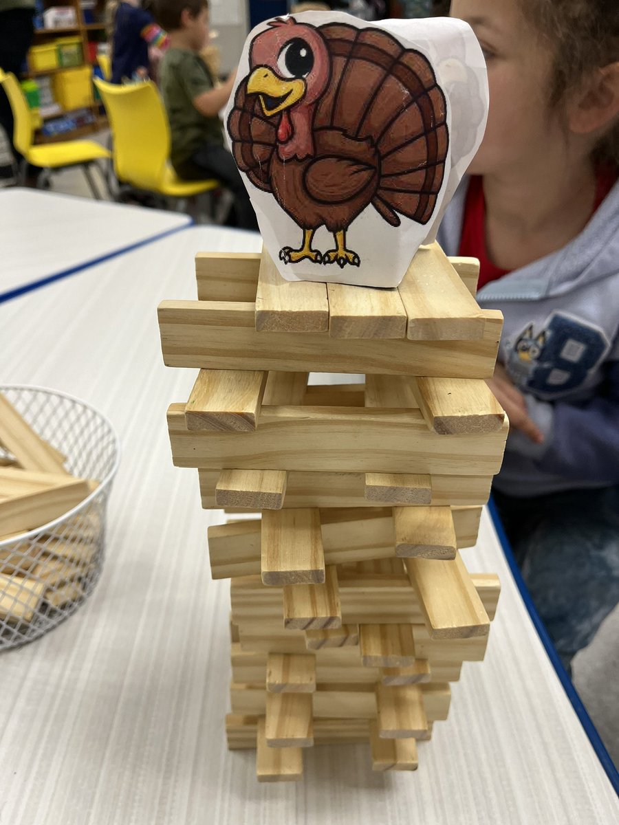 SteamMrs's tweet image. Mrs. Schappert’s class built turkey towers to watch for farmer #steam @LopatES