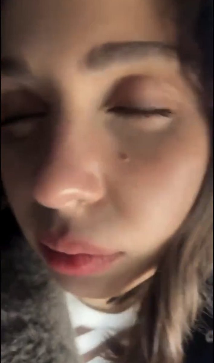 كواليسهم تضحك واضح مكروفين