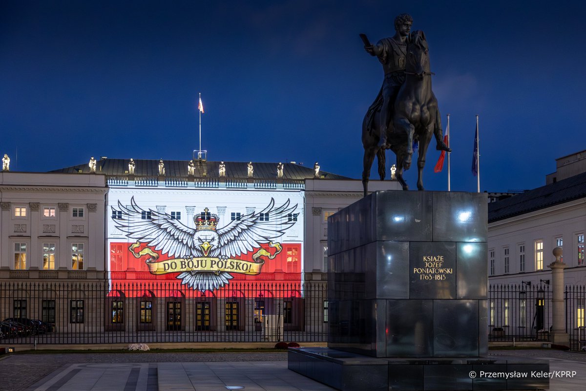 👊🇵🇱 Pałac Prezydencki przed dzisiejszym meczem.
