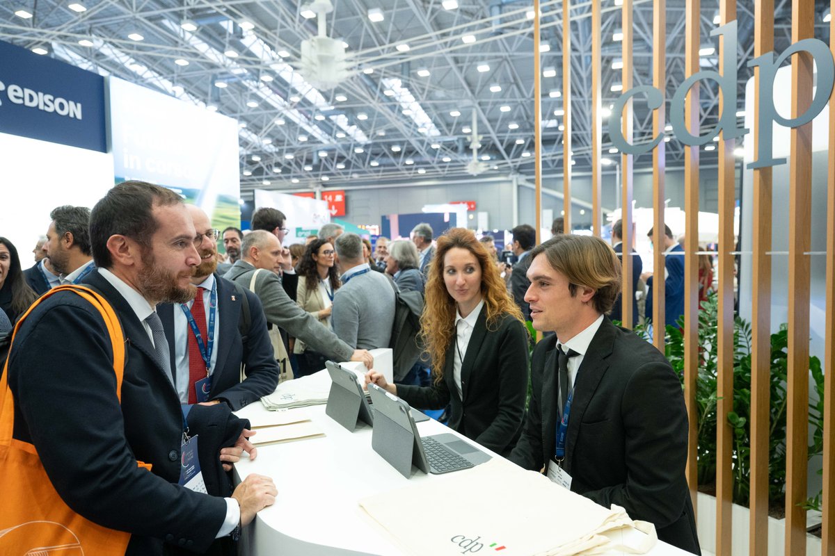 GruppoCDP's tweet image. 🇮🇹 La 𝟰𝟮ª 𝗔𝘀𝘀𝗲𝗺𝗯𝗹𝗲𝗮 𝗻𝗮𝘇𝗶𝗼𝗻𝗮𝗹𝗲 Anci è stata un&apos;𝗲𝗱𝗶𝘇𝗶𝗼𝗻𝗲 𝗿𝗶𝗰𝗰𝗮 𝗱𝗶 𝗶𝗻𝗰𝗼𝗻𝘁𝗿𝗶 𝗲 𝗰𝗼𝗻𝗳𝗿𝗼𝗻𝘁𝗼, che ha confermato ancora una volta il legame solido tra CDP e i Comuni italiani. Un rapporto che rinnoviamo ogni giorno, accompagnando le…