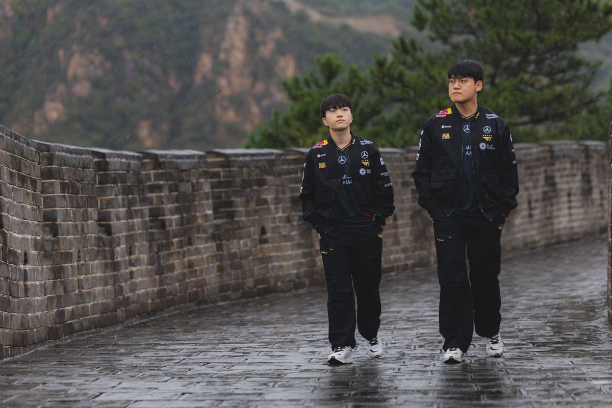 KevinKim0_0's tweet photo. The greatest bot lane duo in history

最強の2人 戻れない青い春 https://t.co/LbyeVaRXaZ