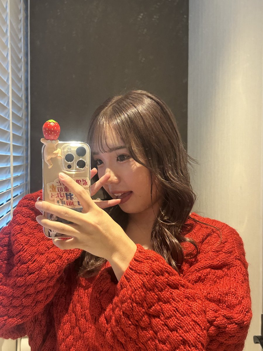 久々投稿したらいいねこないかな？

ココ最近のかなは親知らず抜いてずっと歯茎が痛いです^_^ 痛み止め生活してます🥲

写真は新しいコートと新しいニット