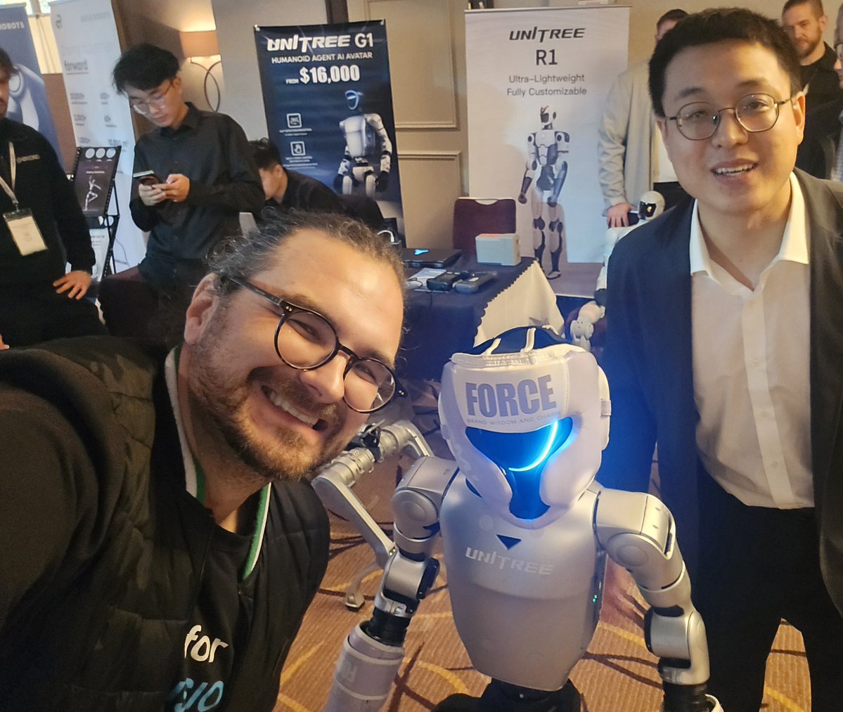 rschu's tweet image. Back from the European Humanoid Robot Summit in Berlin, and it’s clear: humanoid robotics is accelerating fast. Full-sized platforms, custom actuators, advanced perception stacks—the kind of hardware we only saw in research labs a few years ago.

Great hallway conversations,…