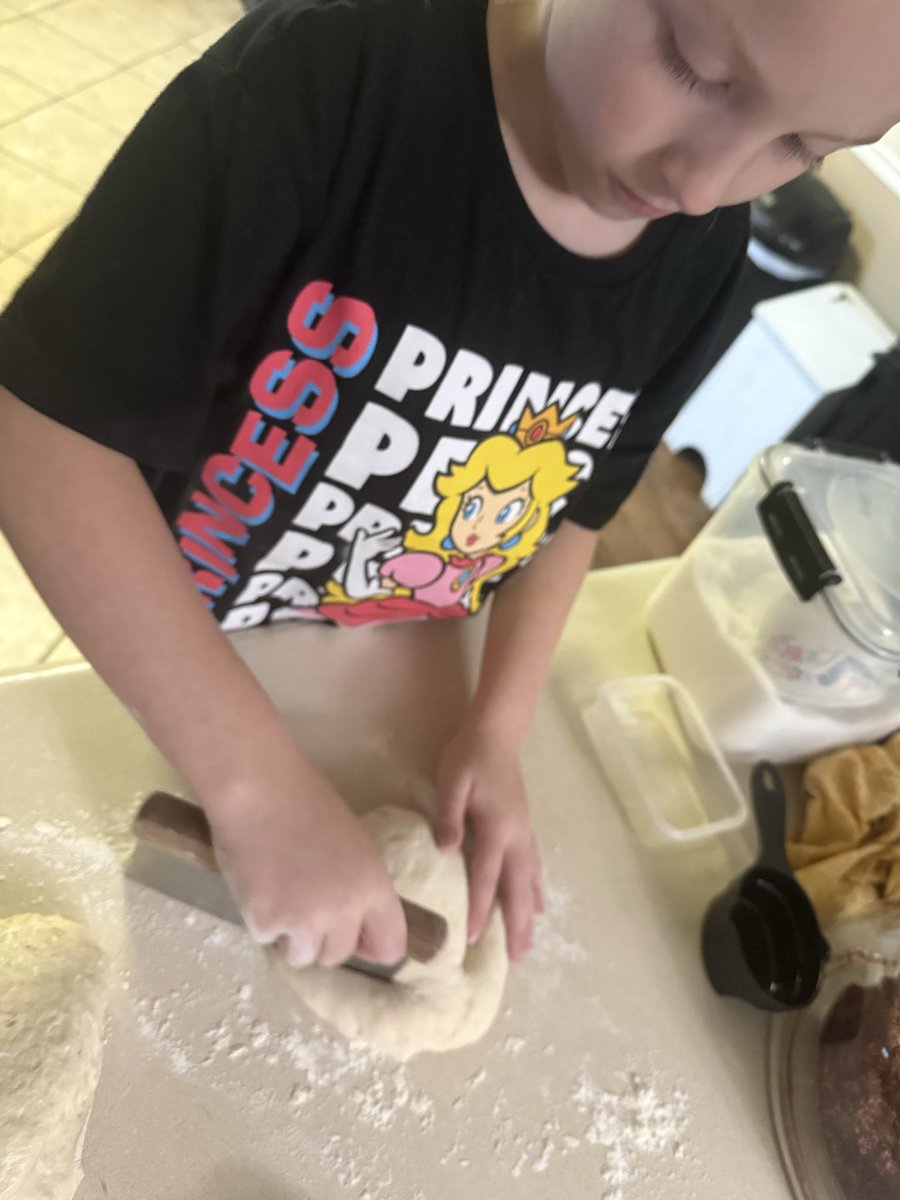 xavengedxwifex's tweet image. Our girls worked hard on their baking last night and I hope they sell out today ❤️ 
Product pics coming soon ☺️