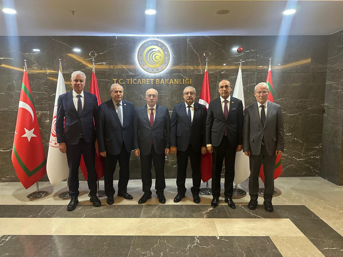 Gümrük Müşavirleri Dernekleri Yönetim Kurulu Başkanları olarak, 17 Kasım 2025’te Ticaret Bakan Yardımcısı Sayın Sezai Uçarmak’ı ziyaret ettik.

Görüşmede; Gümrük Müşavirliği ve YGM asgari ücret tarifeleri ile güncel mesleki konular üzerine istişare gerçekleştirdik.