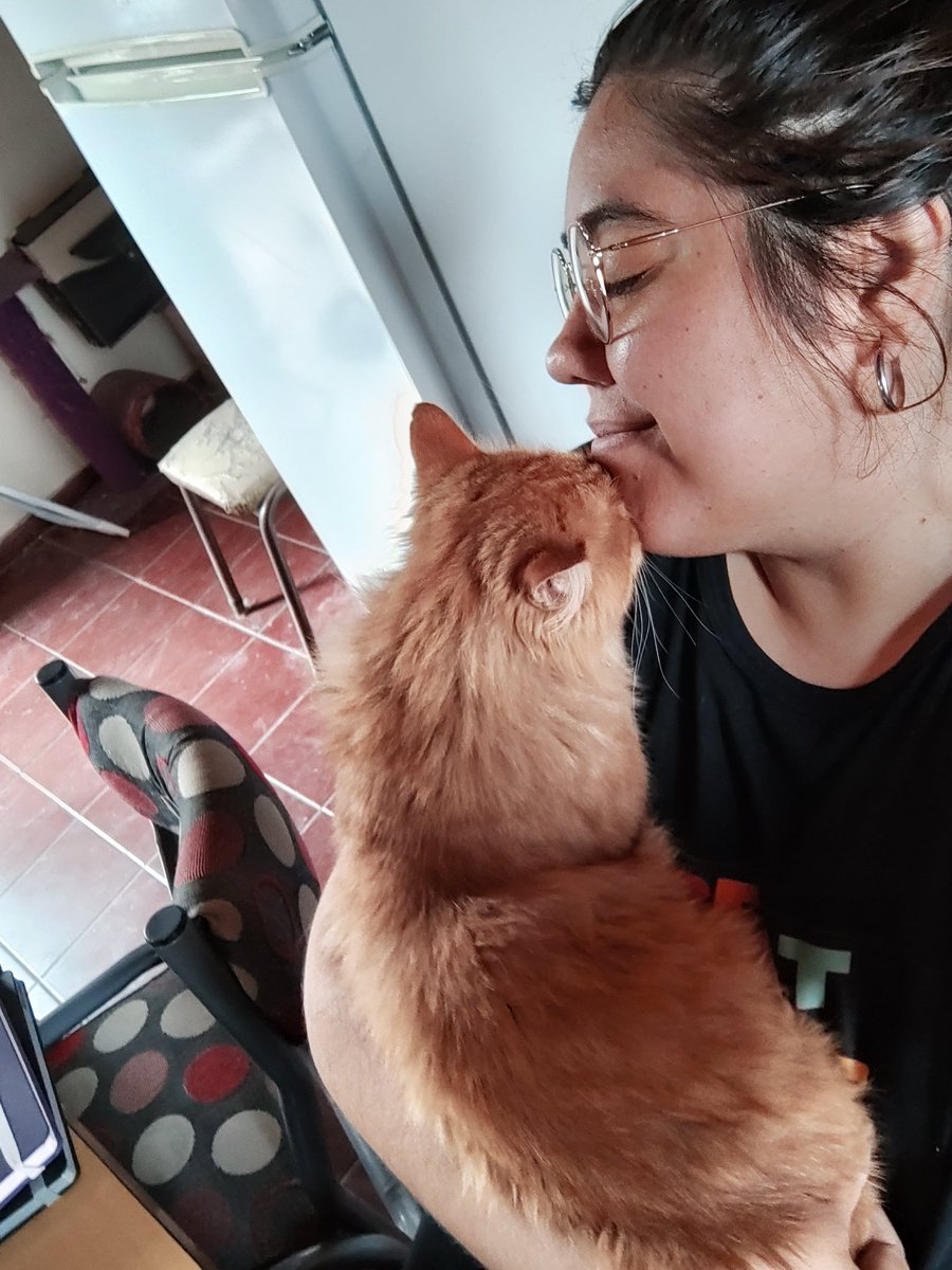 FerchuContreras's tweet photo. @mairasaura Mi Natalio falleció el jueves de la semana pasada. Hoy limpié las piedras sabiendo que él no va a volver y me lloré todo. Su platito sigue donde siempre, sus hermanos lo buscan y yo lo espero.
Te abrazo fuerte. https://t.co/MgHnVJWi4p
