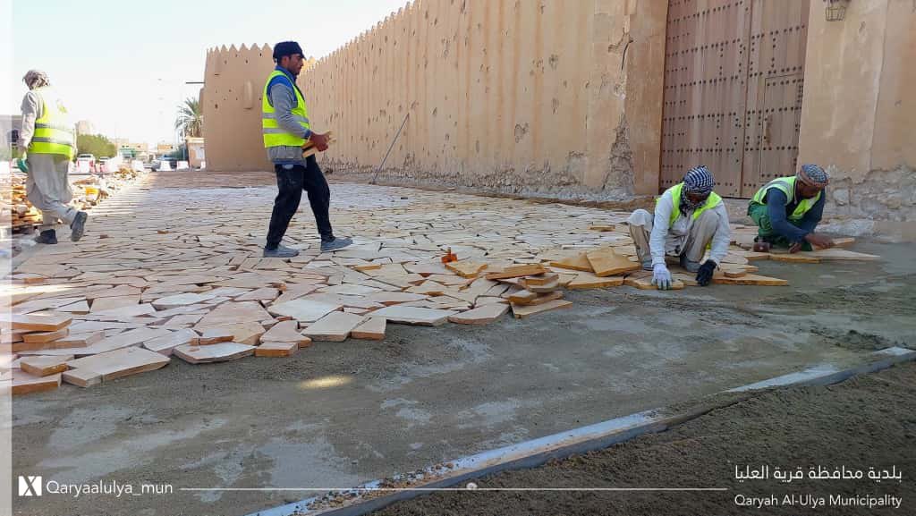 أعمال تطوير ساحة القصر (قصر عالي) والمنطقة الحضرية المحيطة بها، لتكون مركز نابض بالحياة ونعزز أنسنة المدن بها.

#قرية_العليا_الأجمل
#بوابة_نجد_الشرقية