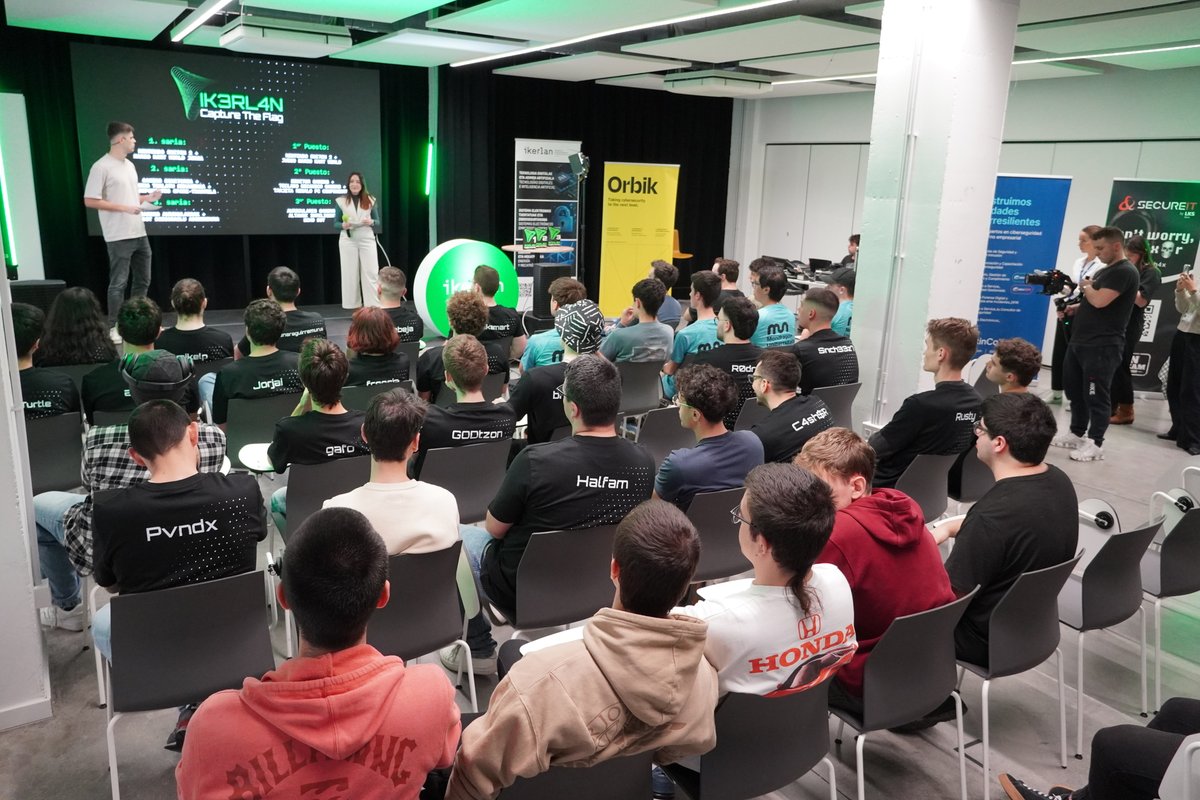 🚀 El viernes estuvimos en Bilbao como patrocinadores del evento Capture The Flag (CTF), organizado por IKERLAN🤝 
Andrei Badea director de Investigación, Desarrollo e Innovación de Secure&amp;IT, fue el encargado de entregar el segundo premio del evento 🏆 ¡Enhorabuena chicos! 👏