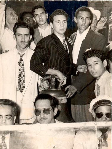 Fue también en noviembre, pero de 1950, cuando viajó a Cienfuegos al frente de un comité de la @FEUcuba para apoyar las manifestaciones de los estudiantes de Segunda Enseñanza de la Perla del Sur contra las medidas del gobierno de turno.