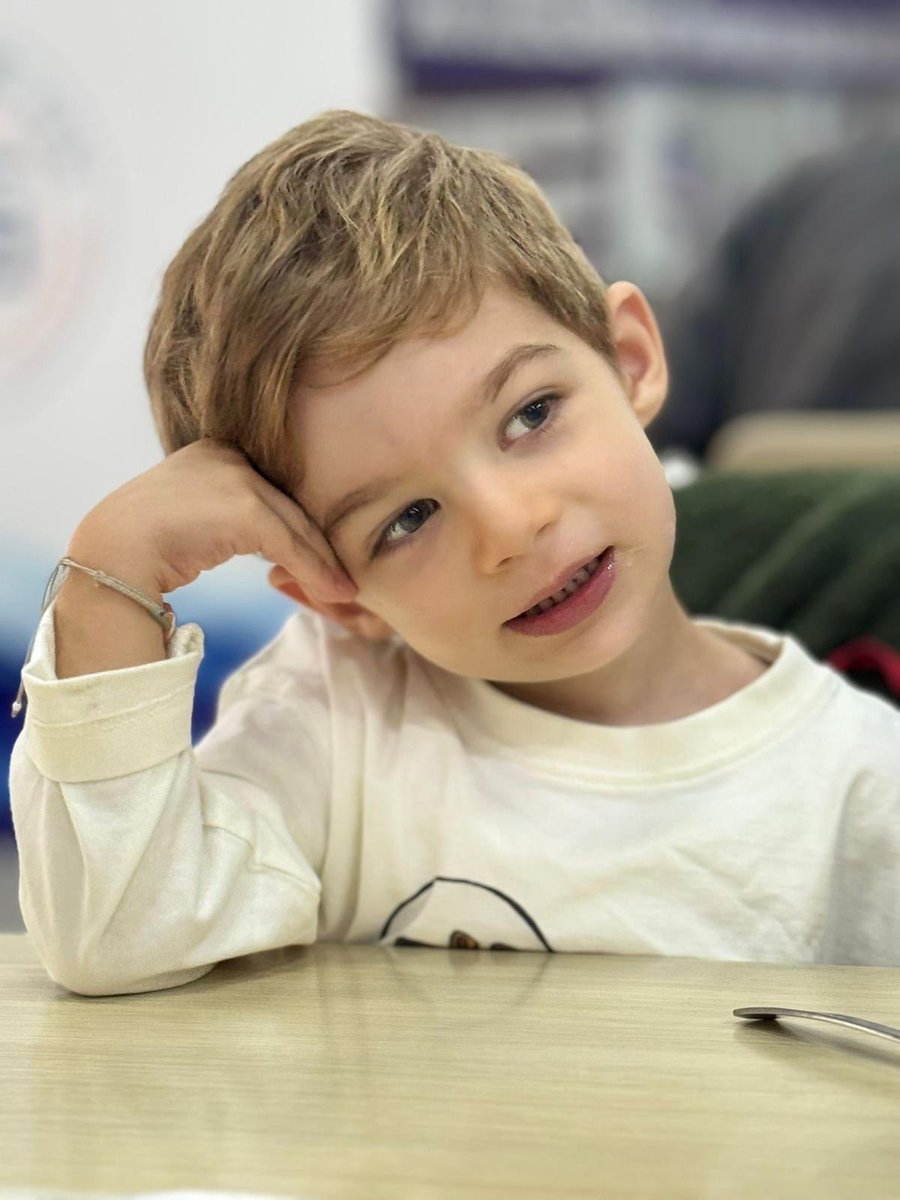 Merhabalar,ben Uras Ege Tekin. 
DMD ilerleyici ve ölümcül kas hastasıyım.‌Uzun zamandır hastalığımın tedavisi için çalışmalar gerçekleştiriliyordu.
‌Sonunda Elevidys adlı ilaç tedavisi bulundu.
‌Yurt dışında bulunan tedavime kavuşabilmem için 
‌ailem valilik onaylı bir bağış