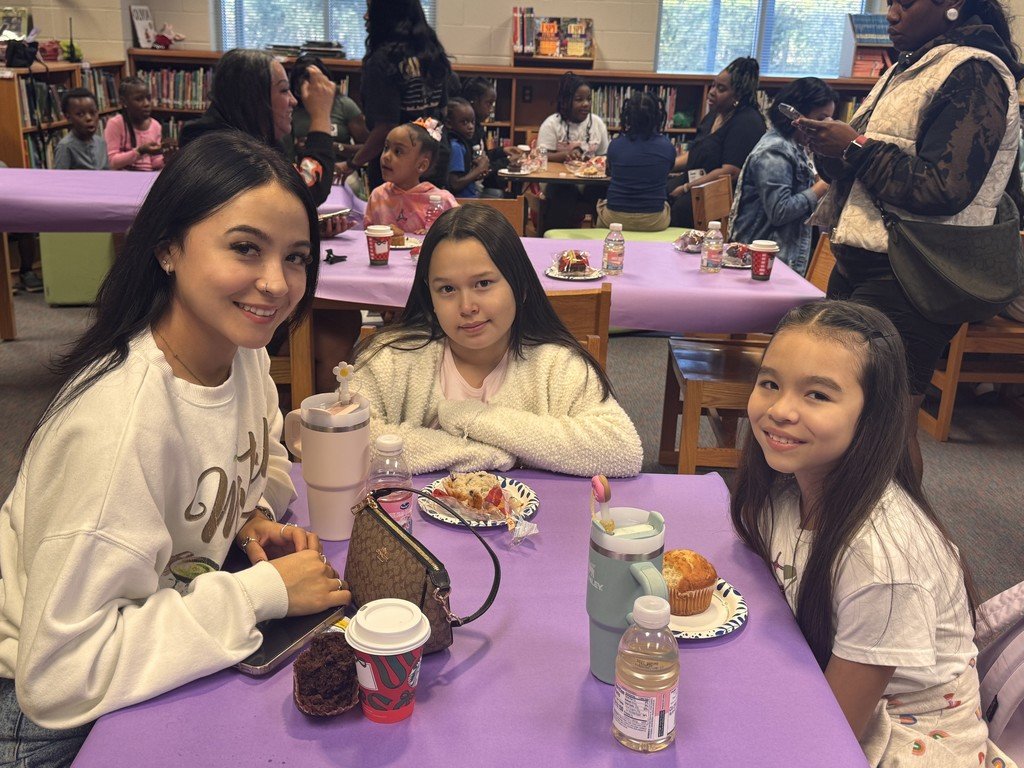 EvermanISD's tweet photo. Townleys Muffins with Moms was a success!
Thank you to all the moms who joined us for muffins, memories, and meaningful connections. Your support helps make our school community stronger!
#EISDALLIN https://t.co/c8hO2cJ2Xw