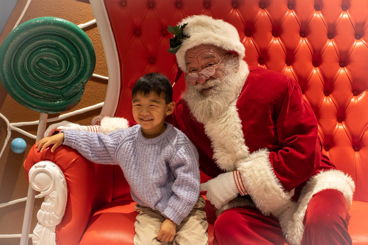 Philly Holiday Tree tweet media