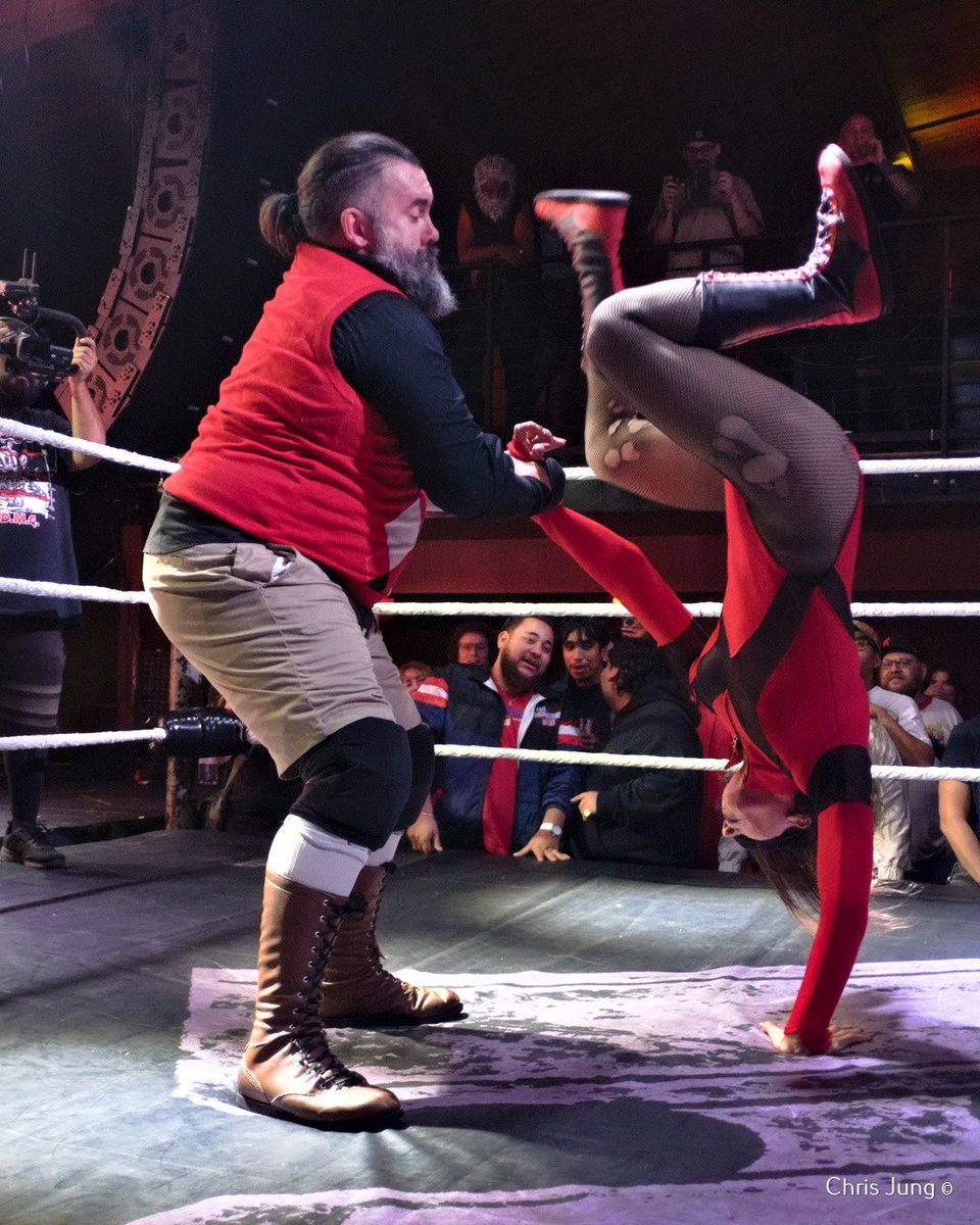 Rudo_Rampage's tweet image. Sheika is showing us the power of The Church in SlamTown.  
#Hoodslam @Hoodslam @darksheikftf