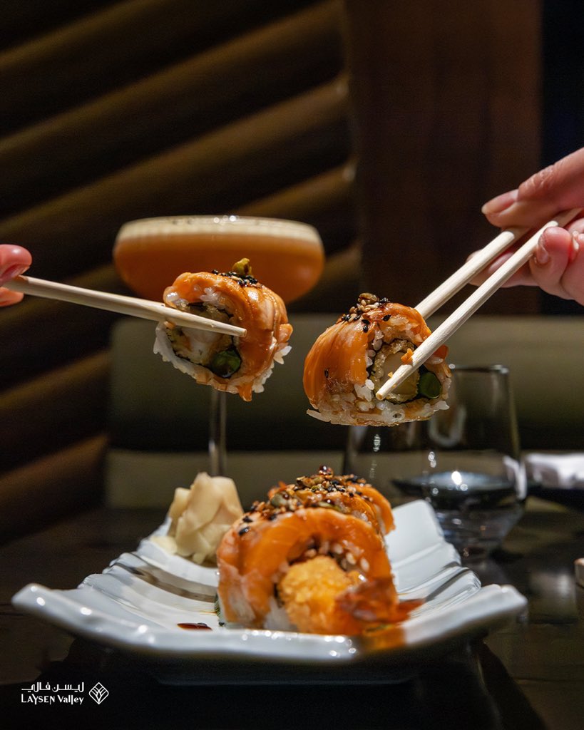 سوموسان 
نكهات يابانية مختلفة، أطباق مميزة وتجربة عصرية في #ليسن_فالي 🍱

Sumosan
Distinct Japanese flavors,  signature dishes and a contemporary dining experience at #LaysenValley🍱