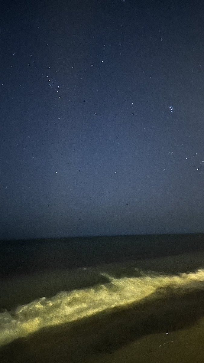 imh13n's tweet photo. منظر النجوم مع البحر شيء خرافـي 🌌 https://t.co/mkIsoNQ7k2