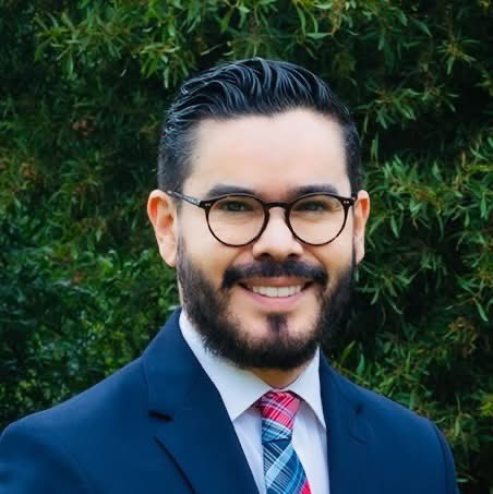 LaInformanteec's tweet image. Tras el rechazo ciudadano a las políticas educativas como lo expresó @firmes_ec El perfil académico, que podría estar reemplazado a la ministra de educación, es el decano de la Universidad Internacional, Jorge Baeza, destacado educador que apuesta a la tecnología e innovación.