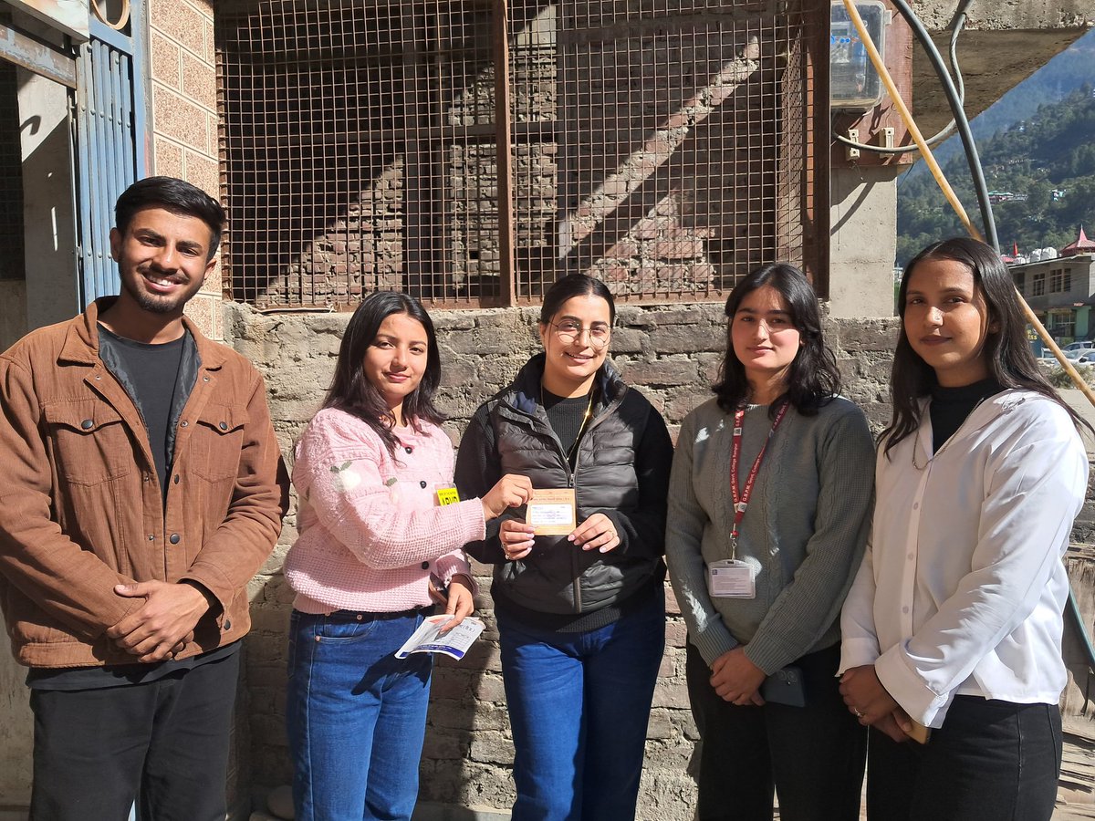 abvphp's tweet image. अभाविप हिमाचल प्रदेश द्वारा आयोजित व्यावसायिक सदस्यता अभियान के अधिकतम सदस्यता दिवस के अवसर पर प्रदेश के विभिन्न स्थानों में सदस्यता ग्रहण करते विद्यार्थी।