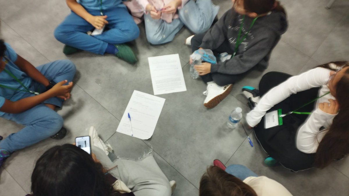 aytoquer's tweet image. 🟣 La infancia de Quer tuvo voz en la Mesa de Participación Infantil de #CLM 🗣️💜
Nuestros chicos y chicas participaron en las jornadas de San Servando (13-14 nov), aportando ideas sobre derechos, protección y participación. 🌟🙋‍♀️🙋‍♂️
#Infancia #Quer