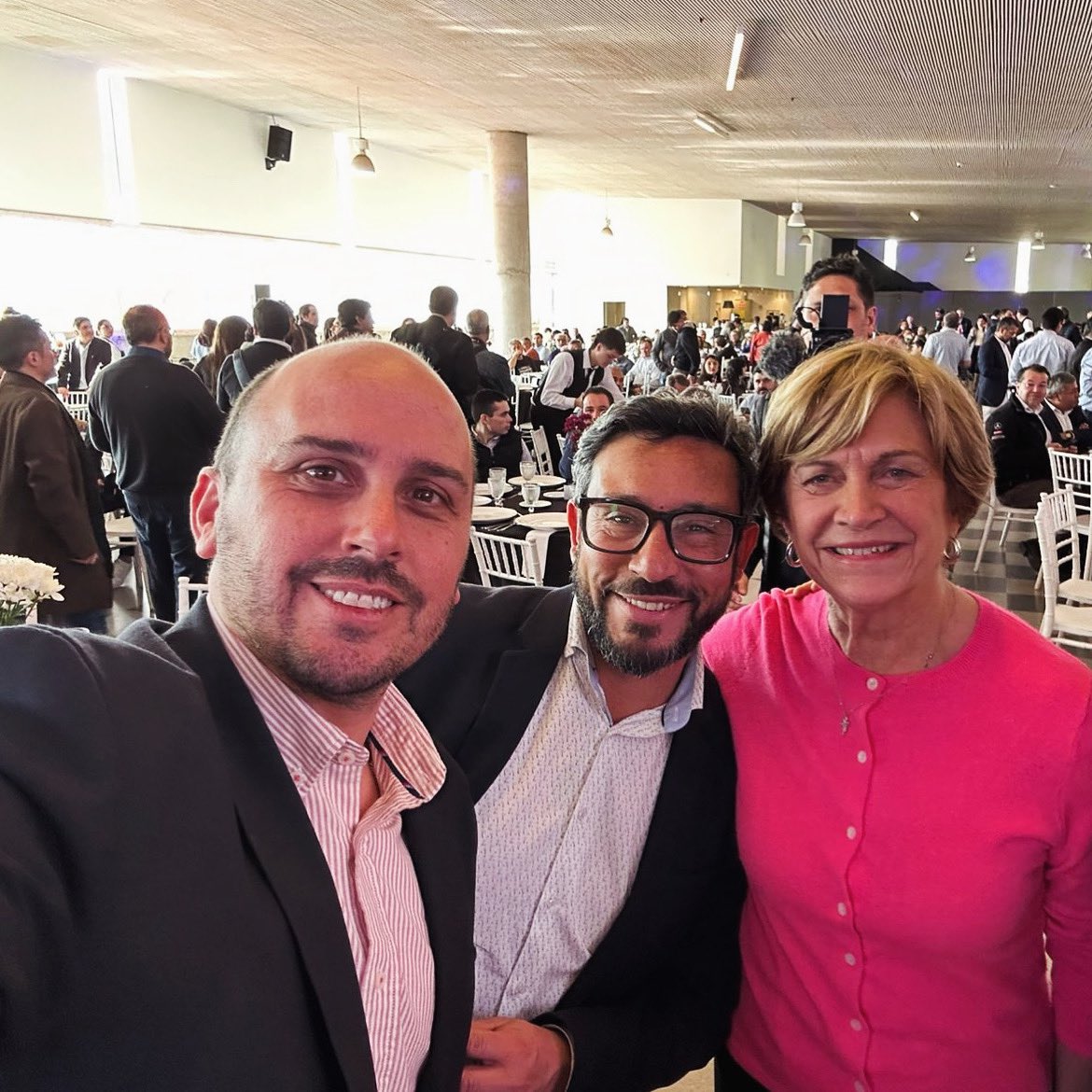 Gracias <a href="/evelynmatthei/">Evelyn Matthei</a> por asumir el desafío y ser la mujer leal, inteligente y capaz que eres! Tu legado es un sector unido en sus principios