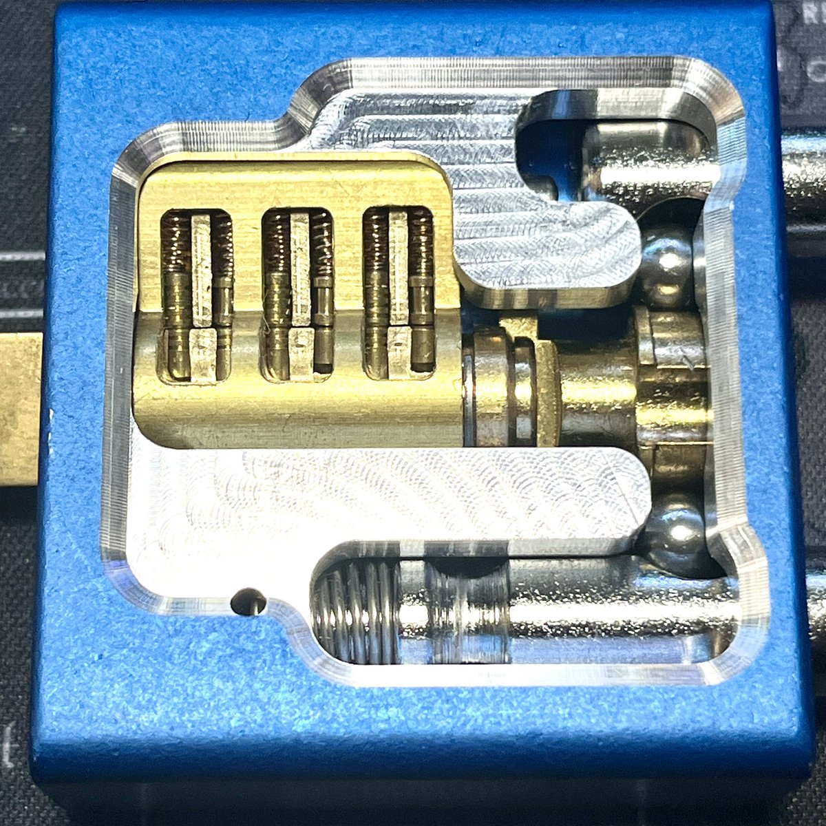 LockpickingDev's tweet image. American Lock 1305 cutaways for sale - $100 each and free shipping 🔓 Keyways available: a couple restricted R2 and many AM6 #locksport