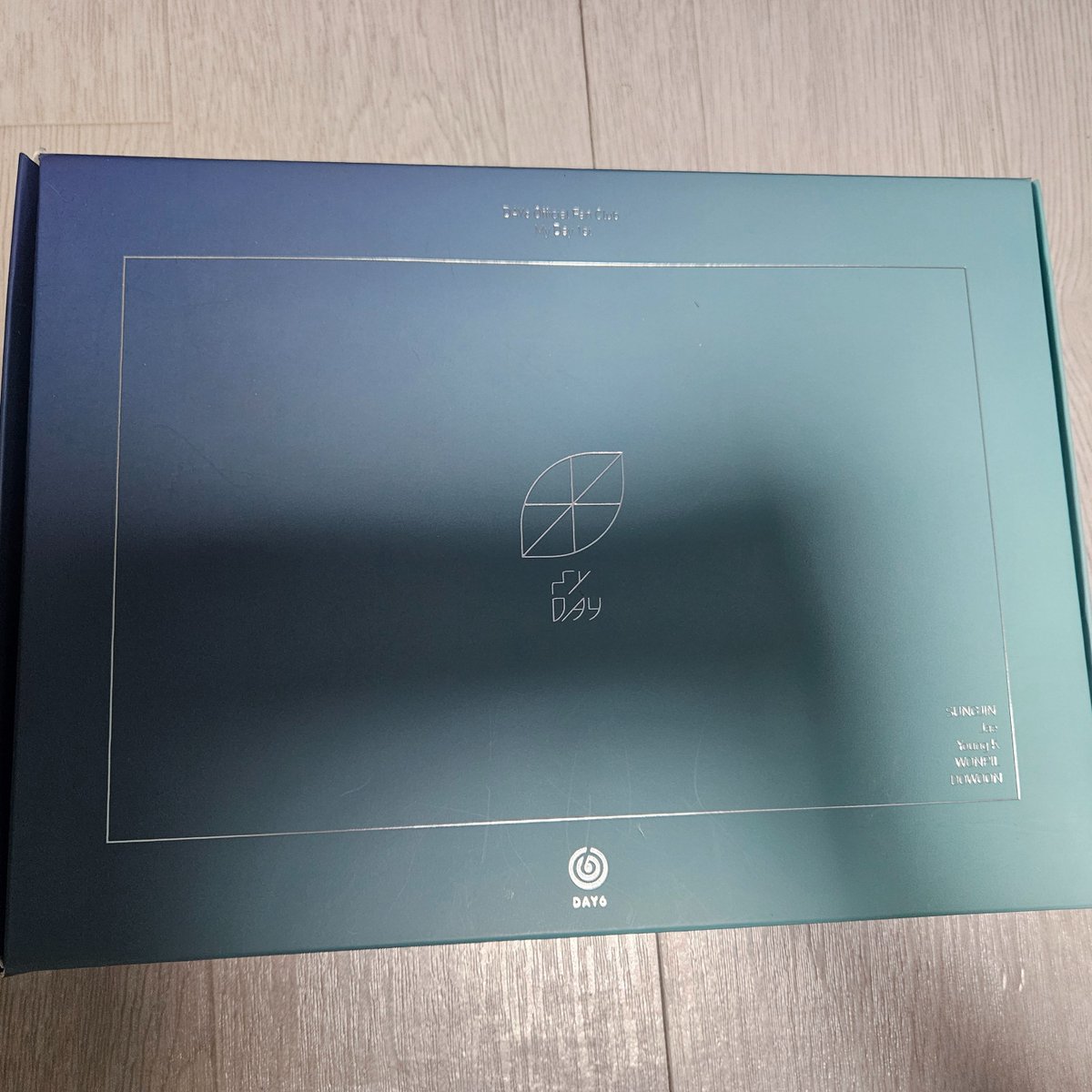 xosoyangdo's tweet photo. 데이식스 마이데이 공식 1기 키트 운미포 19000원에 양도합니다 
- 멤버십카드 제외
- 겉박스에 스티커 뗀 흔적 있습니다
- 보이스키링은 건전지가 다됐는지 현재 작동안됨
- 겉박스에 생활기스 및 잔구김o

배송비별도 

데식 day6 마데 myday 양도 #데이식스양도 https://t.co/BKPhDZIVOb