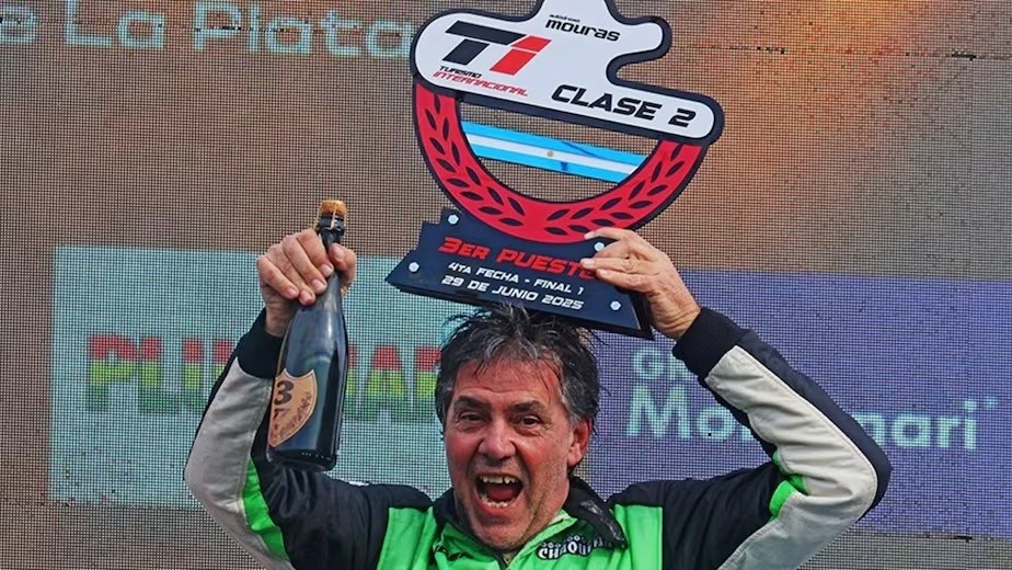 raulbarcelook's tweet image. Murió Alejandro Frangioli,en la clasificación d Clase 2 de Turismo Internacional (fiscaliza ACTC) en el Mouras de La Plata.Según su yerno,tenía 3 stents coronarios. Lamentamos mucho su pérdida,y nos preguntamos: Quién otorga la licencia médica a un hombre de 66 años con 3 stents?