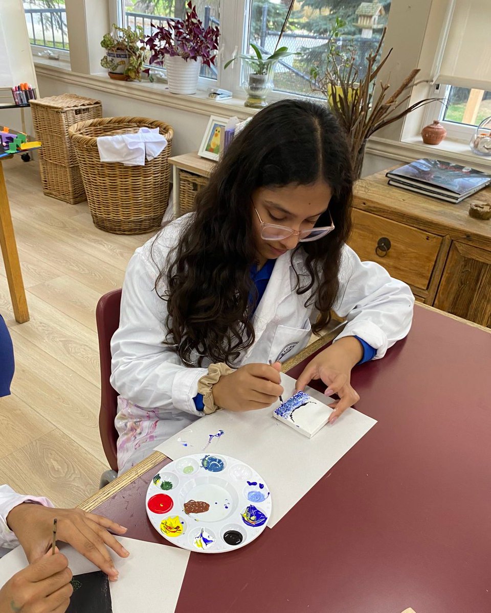 richlandacad's tweet image. Our Grade 8 students were introduced to the mesmerizing technique of Pointillism! They were super eager to get hands-on and create their very own miniature pointillist paintings! #Grade8Art #Pointillism #DotArt #CreativeLearning #VisualArts #IBMYP #IBWorldSchool #IB