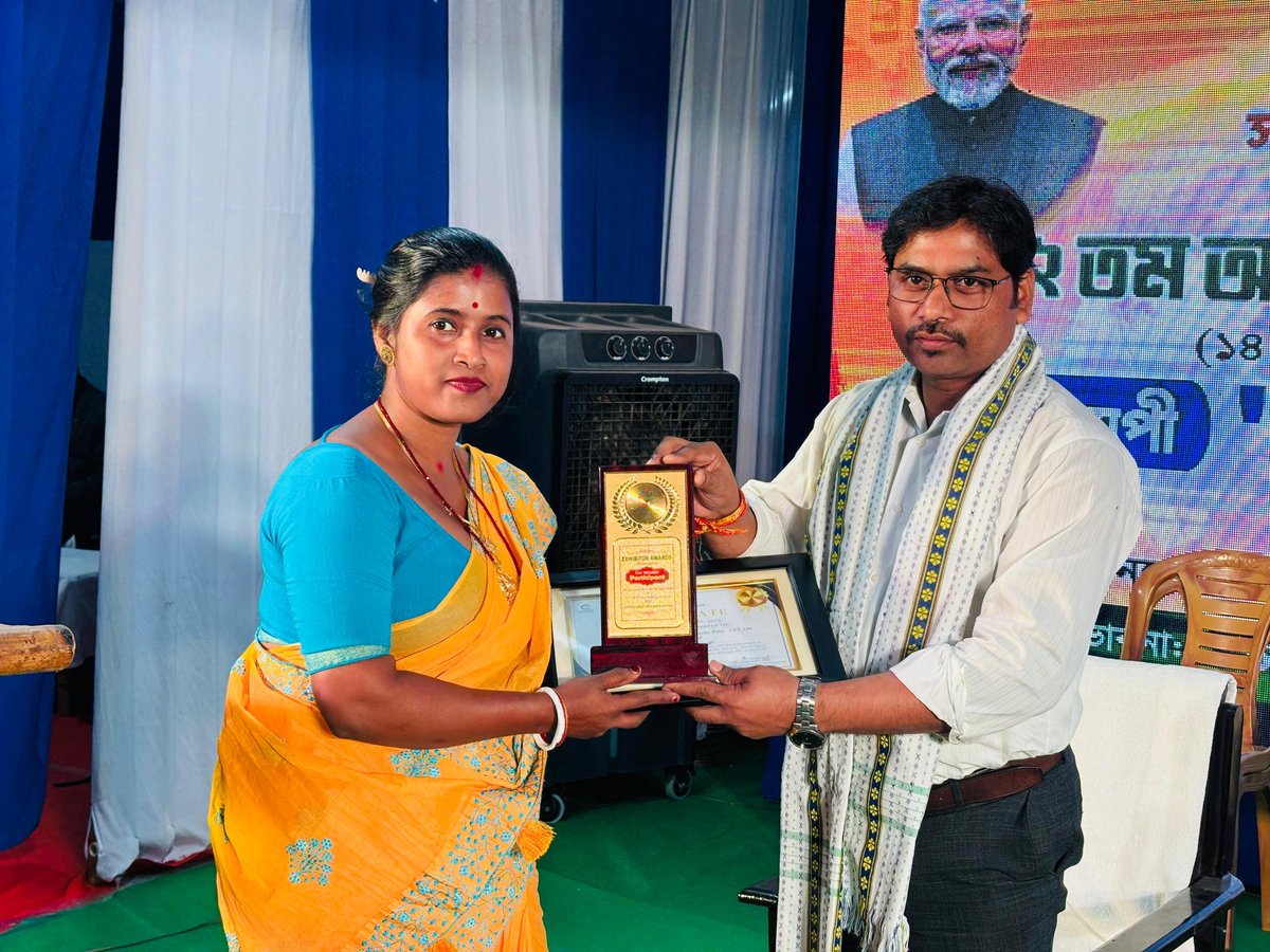 tutandasbjp's tweet image. अखिल भारतीय सहकारिता सप्ताह के उपलक्ष्य में त्रिपुरा सरकार के सहकारिता विभाग द्वारा अगरतला के पूर्बाशा मैदान में चार दिवसीय मेला आयोजित किया गया।

आज, मैंने इसके समापन समारोह में भाग लिया और विभिन्न सहकारी समितियों को उनके अच्छे कार्यों के लिए सम्मानित किया गया। @AmitShah