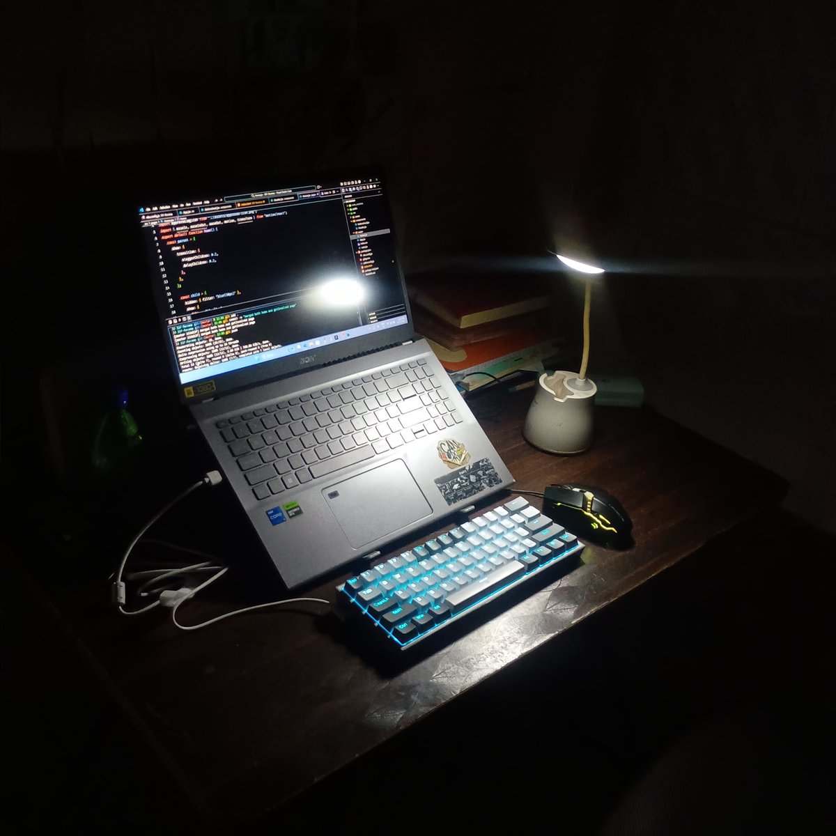 FrontendDoc's tweet image. What does your setup look like ?