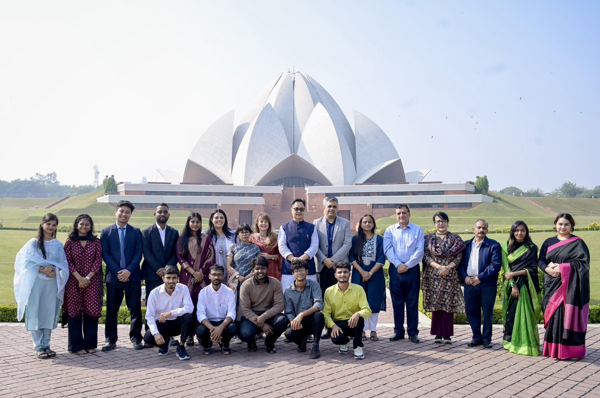 KirenRijiju's tweet image. The Baha&apos;i Lotus Temple, with its blooming architecture &amp;amp; profound calm, offered a beautiful pause today. The volunteers of Bahá’í faith chant the prayers of all religions and they spread the message of universal peace and services 🙏

@BahaiLotus