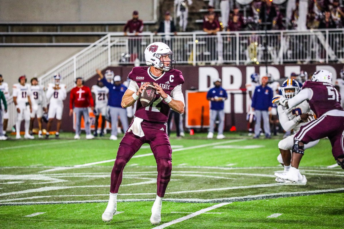 Manning Award Stars of the Week 🌟

Jacob Clark is a finalist once again and he needs your votes, Bears fans! 🐻🗳️

VOTE HERE (closes Wednesday at 9 a.m.): allstatesugarbowl.org/news/2025/11/1…

 #OutHitOutHustle | #ProveIt