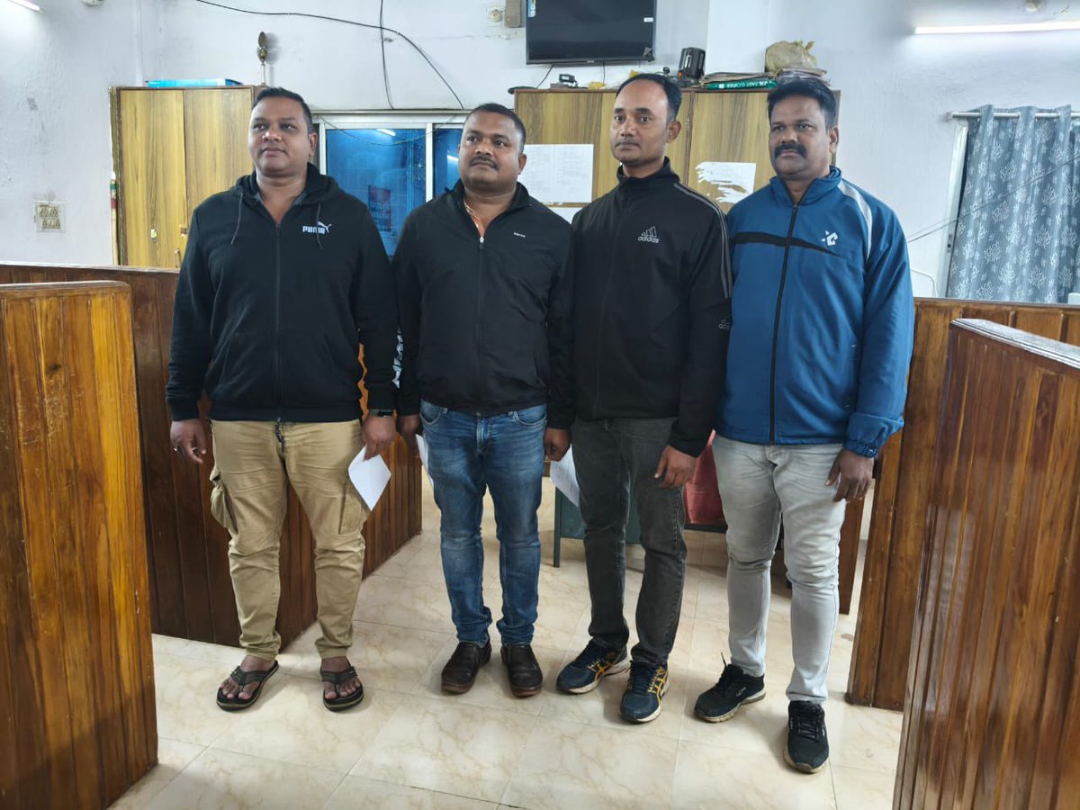 Officers and staff who did a commendable job in detecting property offence cases in Nabarangpur PS were rewarded. They were further encouraged to continue their hard work and pro people approach.  <a href="/DGPOdisha/">DGP, Odisha</a> <a href="/odisha_police/">Odisha Police</a> <a href="/digswrkoraput/">DIGP, SWR Koraput, Odisha</a> <a href="/homeodisha/">Home Department, Govt. of Odisha</a>