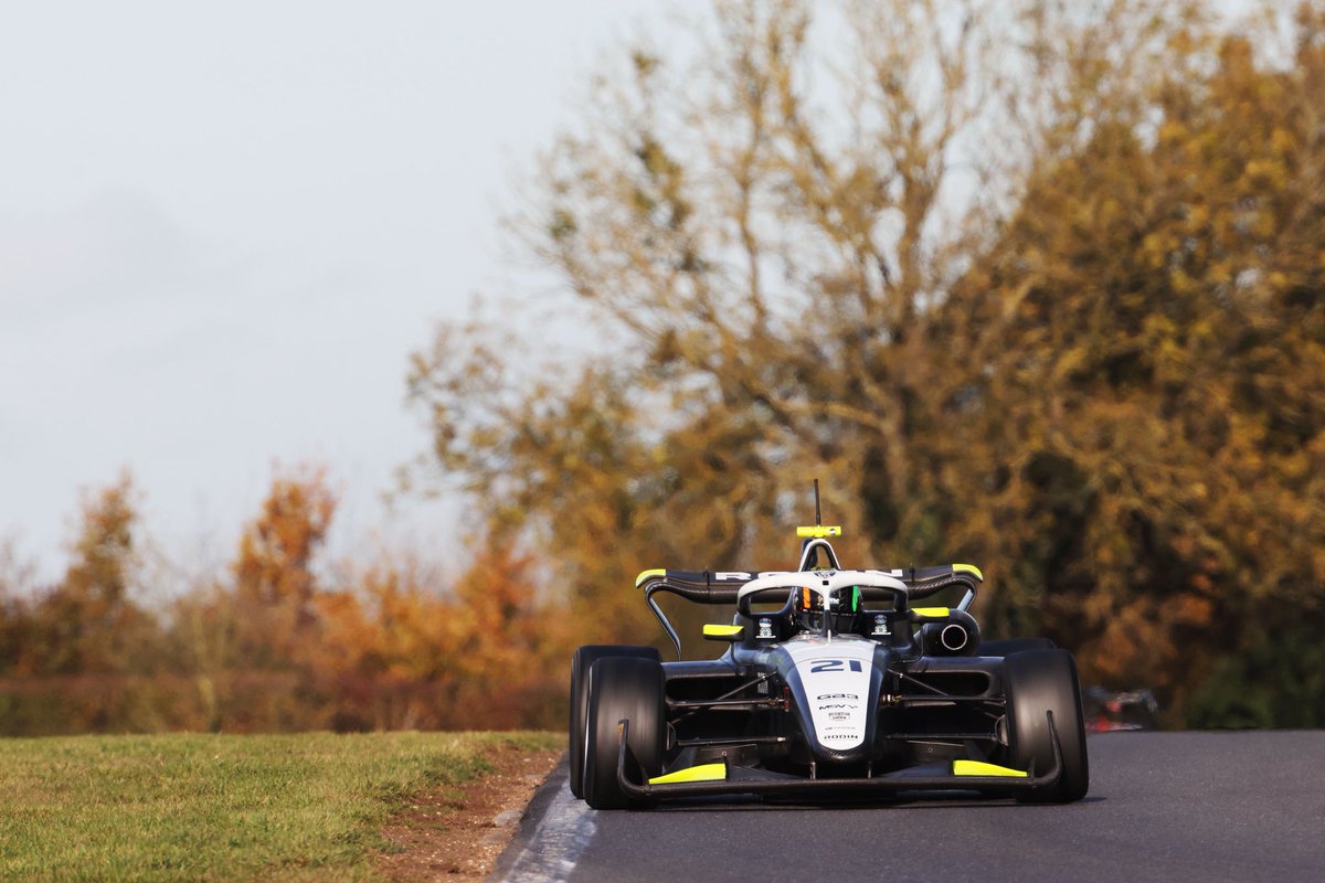 Martin Molnár Racing tweet media