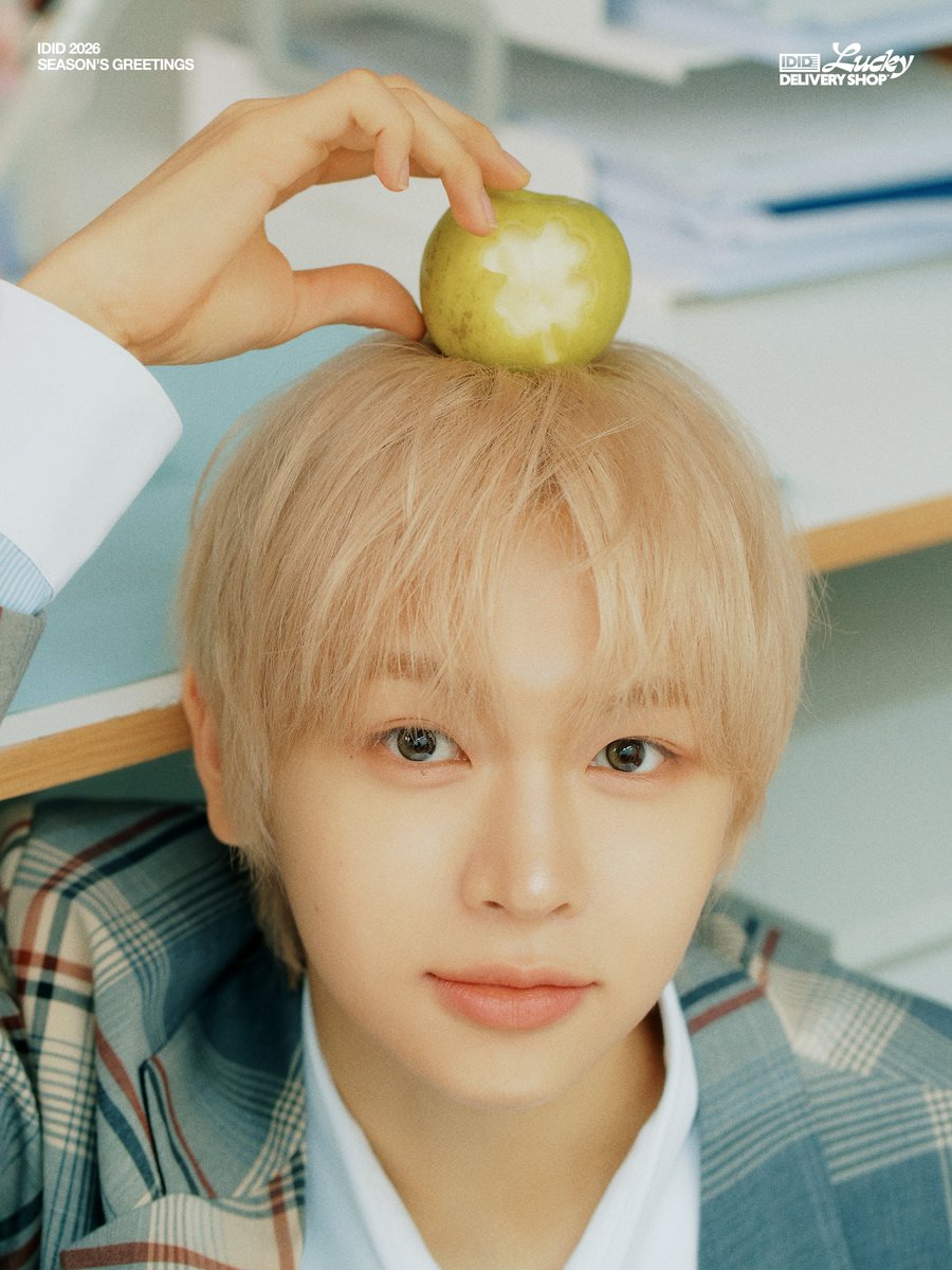 [📸] IDID 2026 SEASON’S GREETINGS
<IDID LUCKY DELIVERY SHOP> 
CONCEPT PHOTO

🍀 COMING SOON
📦 2025. 11. 19 (WED) 11AM (KST)

#IDID #아이딧
#CHUYOOCHAN #추유찬