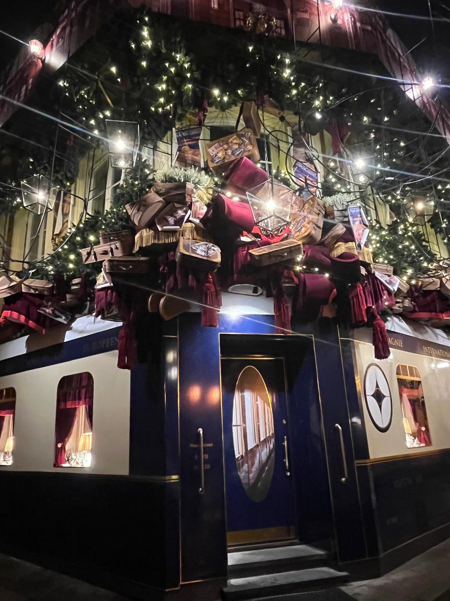 ArkadyRzegocki's tweet image. Meanwhile, in Vilnius you can already feel the Christmas atmosphere: 🇵🇱🤝🇱🇹
#vilnius #wilno