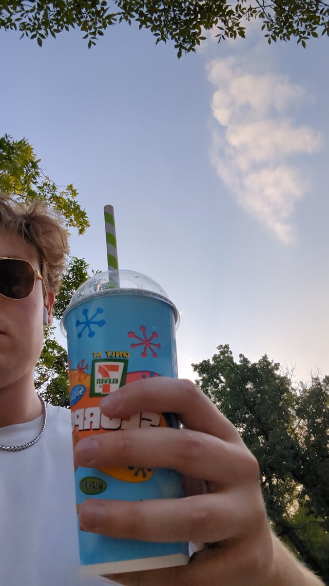 CobysCreative's tweet image. I&apos;m Coby I like slurpees and this is what I create🎨