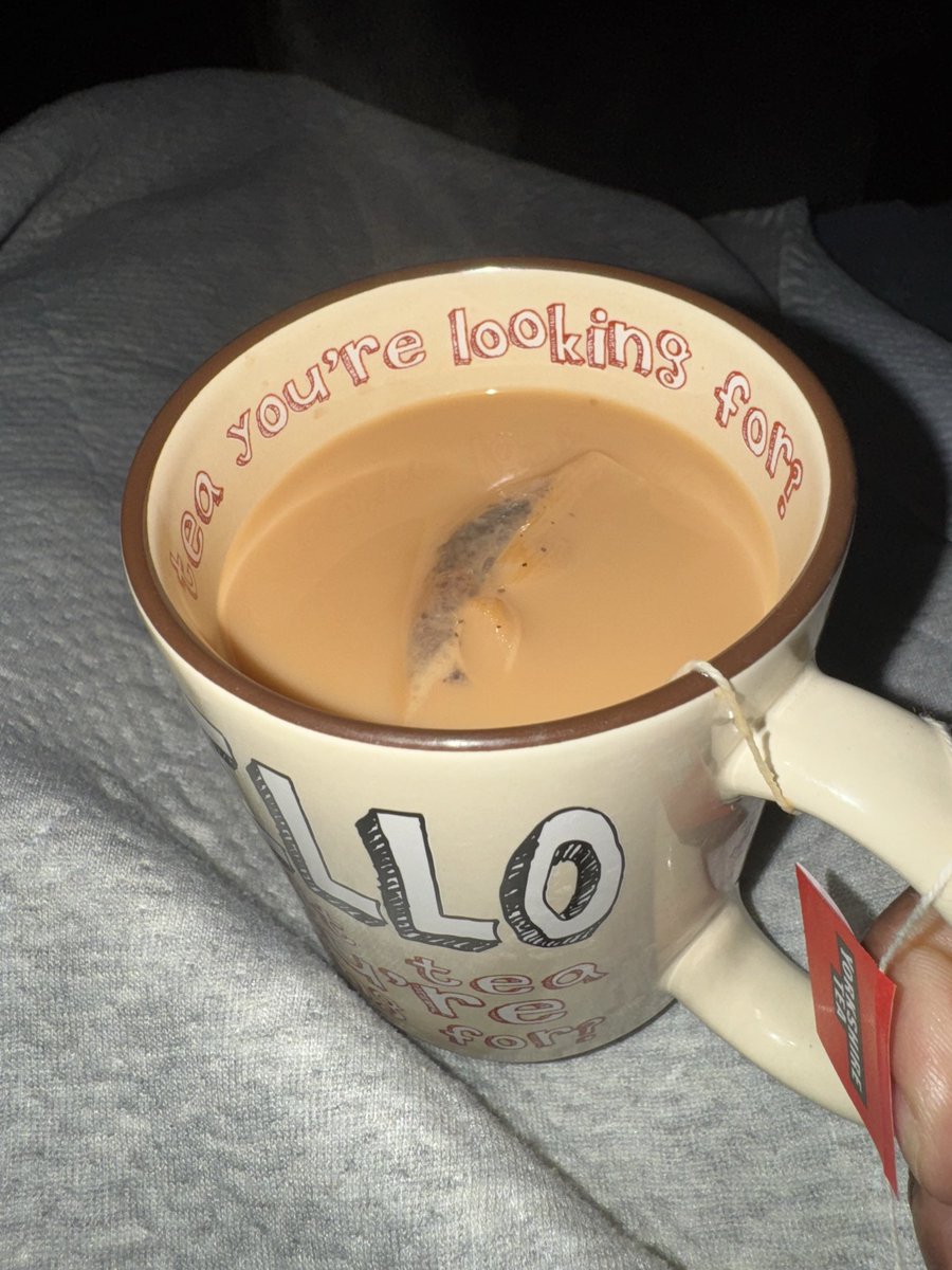 explorewithchar's tweet image. Apparently it’s weird to leave the teabag in the cup in the UK. Too bad a Jamaica mi come from. 🤣Teabag stays in!